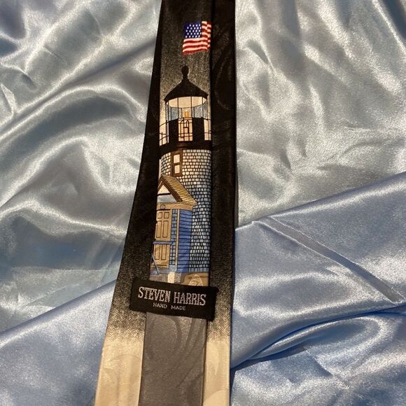 Steven Harris Hand made Lighthouse with American Flag Tie - Picture 4 of 6
